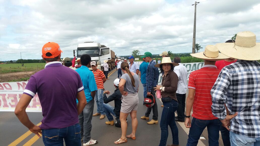 Produtores de café de Rondônia fecham parte da BR 364 nesta 3ª feira - Reprodução: Redes sociais