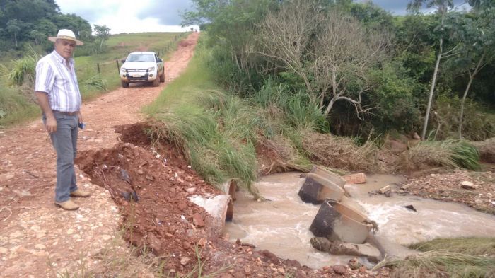 Imagem do dia - Estradas em Terra Roxa (PR), após fortes chuvas da região. Enviado pelo produtor Milton da Silva