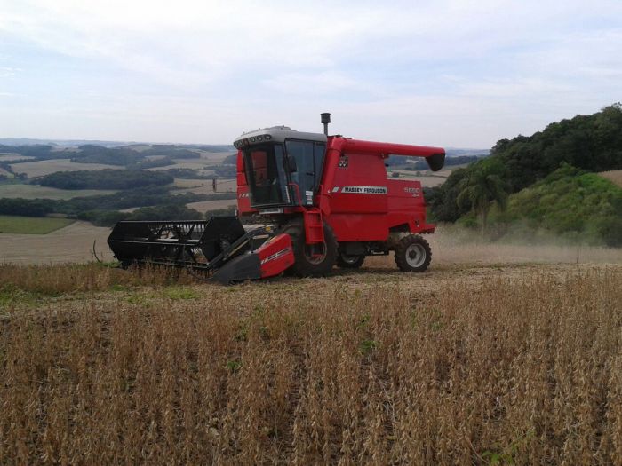 Imagem do dia - Final da colheita de soja em Caseiros (RS). Enviado por Sidinei Visintin