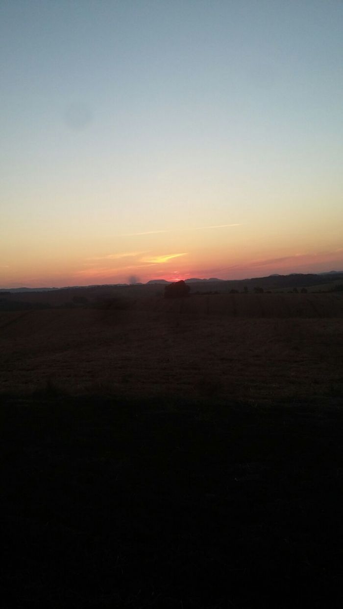 Imagem do dia - Pôr do sol em Pitanga (PR), na Fazenda Hinselman. Enviado por Rodrigo Cordeiro