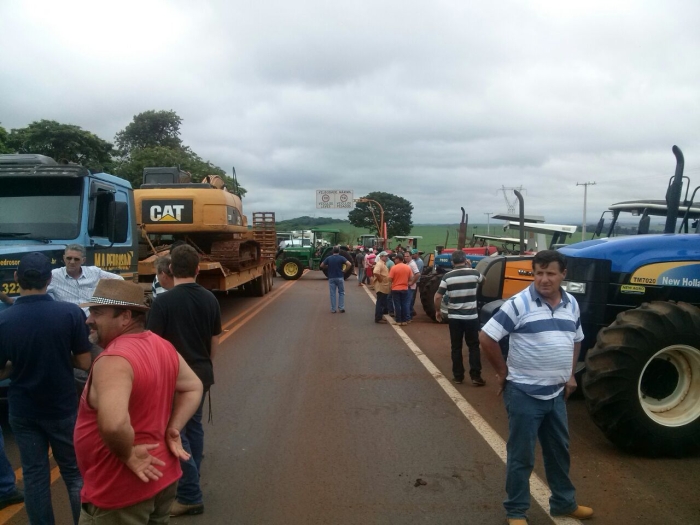 Protesto contra o emplacamento - Floresta/PR