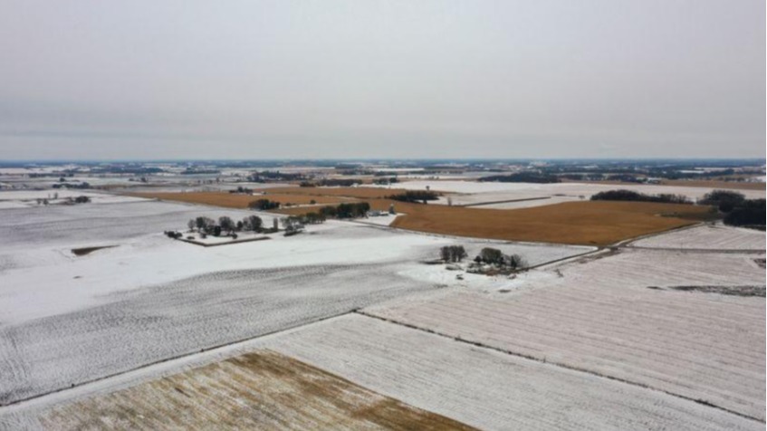 Campos de milho cobertos por neve em Belle Plaine, Minnesota em 24 de outubro de 2020 - Foto: Bing Guan/Reuters