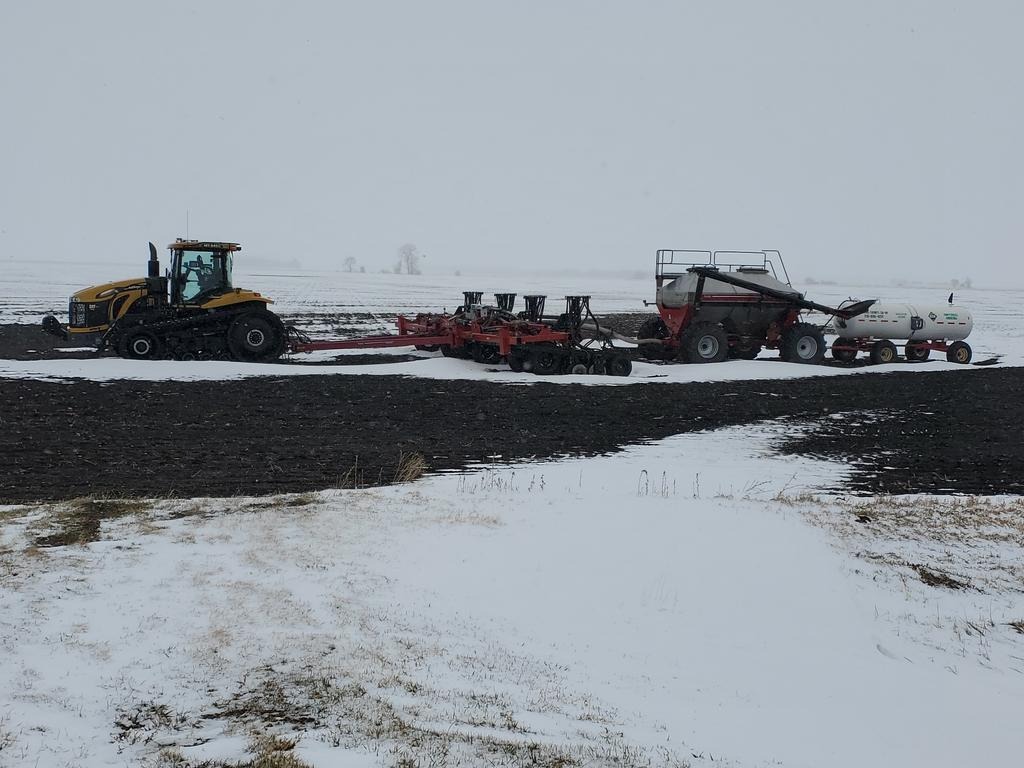 Neve antes do plantio em Minnesota - Abril 2021