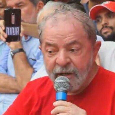 Lula discursando
