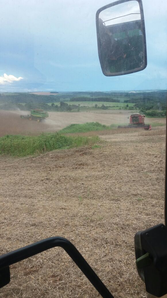 Imagem do dia - Colheita de soja em Mangueirinha (PR), do produtor Leonardo Cavalli