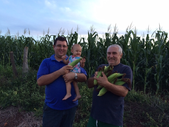 Imagem do dia - Darcizo, Douglas e Sophia em Itumbiara (GO), reunindo três gerações