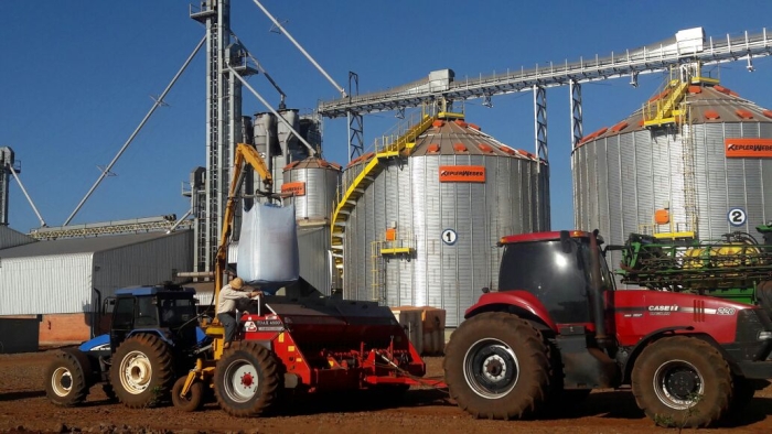 Imagem do dia - Início do plantio de aveia branca em Luiziana (PR), na Fazenda Camargo
