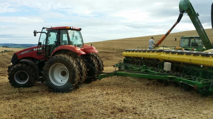 Imagem do dia - Final do plantio de soja em Faxinal dos Guedes (SC). Enviado por Giovani Reginato
