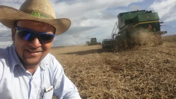 Imagem do dia - Colheita de soja em Comodoro (MT), na Fazenda Campo Belo. Enviado por Rodolfo Farias