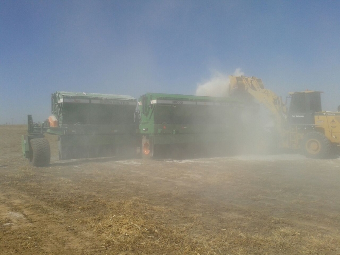 Imagem do dia - Correção de solo na Fazenda Watanabe, em Rio Verde (GO). Enviado por Luiz Henrique Massing