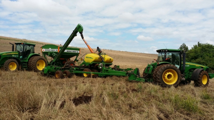 Imagem do dia - Final do plantio de soja em Faxinal dos Guedes (SC). Enviado por Giovani Reginato