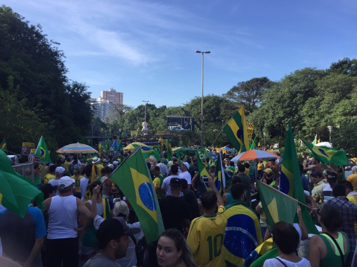 Imagem do dia - Mobilização pró-impeachment em Porto Alegre (RS). Enviado pelo produtor rural Paulo Vargas