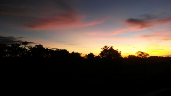 Imagem do dia - Entardecer em Cerejeiras (RO). Enviado por Mario Milani
