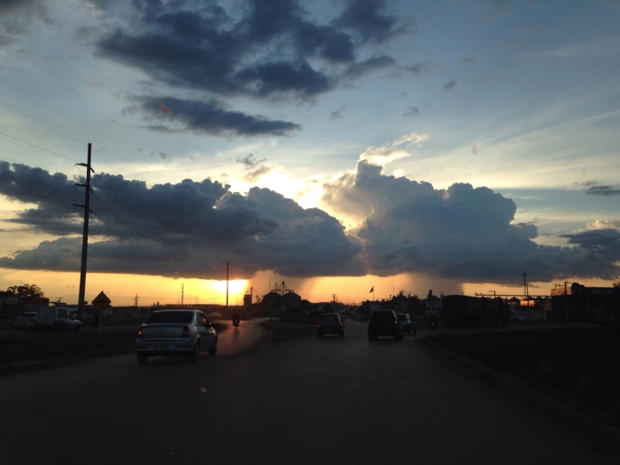 Imagem do dia - Chuvas se aproximando de Luis Eduardo Magalhães (BA). Enviado por Licton Graebin