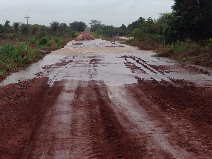 Imagem do dia - Estrada entre Porto Cambira e Caarapó (MS), após fortes chuvas na região