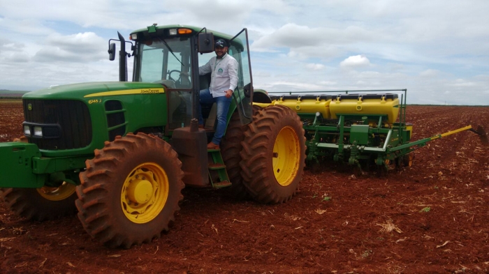 Imagem do dia - Plantio de milho para silagem em Santa Cruz do Rio Pardo (SP). Enviado por Bruno Henrique Balbino