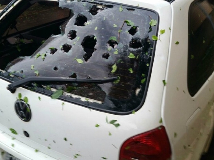 Imagem do dia - Chuvas de granizo em Ipiranga (PR), na tarde de quinta-feira (08). Imagens do site De Olho no Tempo Meteorologia