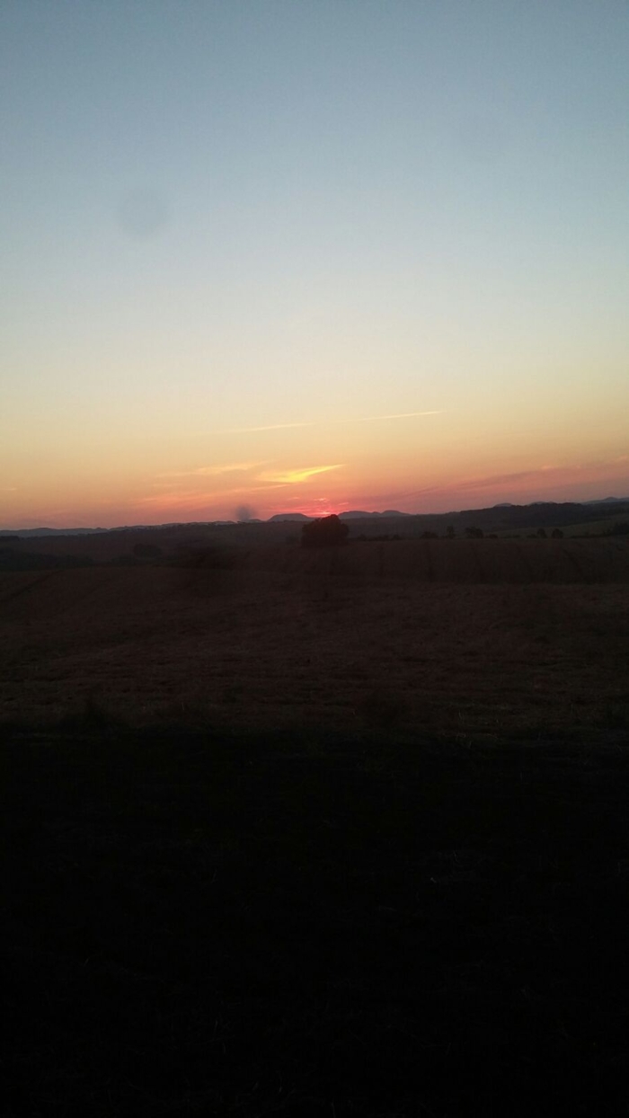 Imagem do dia - Pôr do sol em Pitanga (PR), na Fazenda Hinselman. Enviado por Rodrigo Cordeiro