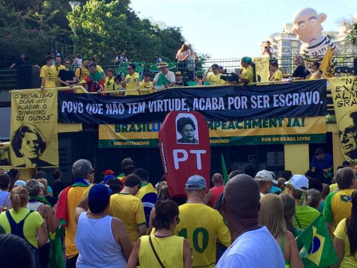 Imagem do dia - Mobilização pró-impeachment em Porto Alegre (RS). Enviado pelo produtor rural Paulo Vargas