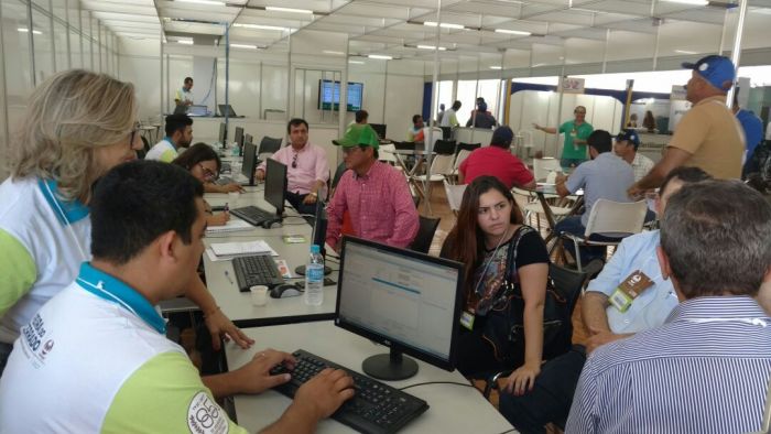 Produtores no Centro de Negócios da 2ª Feira do Cerrado Mineiro - Fonte: Taila Cristina Soares