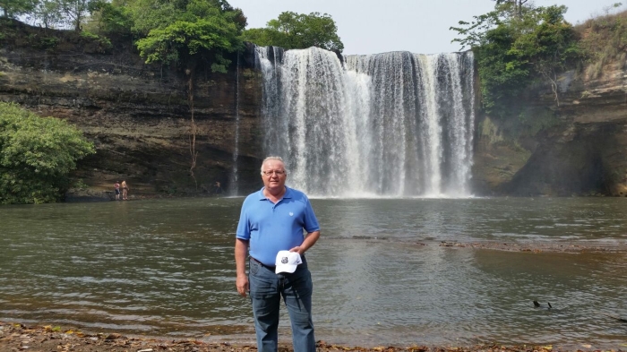 Imagem do dia - José Roberto Brucceli na Cachoeira do Rio Verdão em Caiaponia (GO)