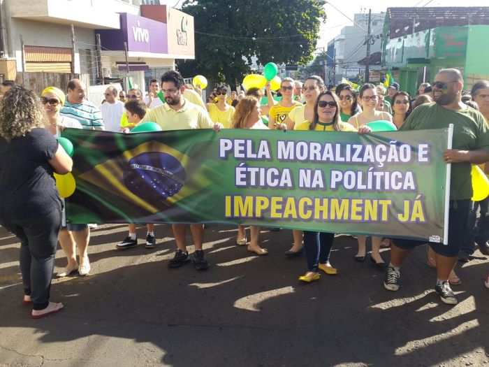 Imagem do dia - Manifestantes em Santo Antônio da Plaina (PR). Enviado por André Toledo