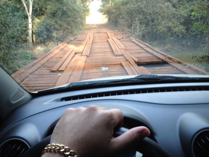 Imagem do dia - Ponte em Dourados (MS), usada para escoar a produção de soja e milho na região. Enviado por José Augusto Sanches