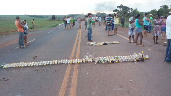 Imagem do dia - Reintegração de posse da Fazenda de Abib Miguel, dono do Posto do famoso da Lava Jato, em  São João dAliança (GO). Enviado por Telmo Heinen