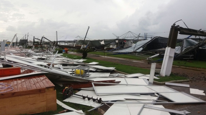Imagem do dia - Estragos causados pelas chuvas nas instalações da Expodireto em Não-Me-Toque (RS)