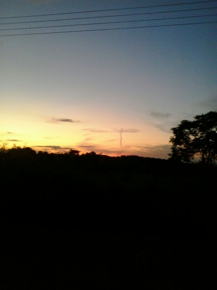 Imagem do dia - Pôr do sol em Sidrolândia (MS). Enviado pelo Roberto Carlos Marques da Silva