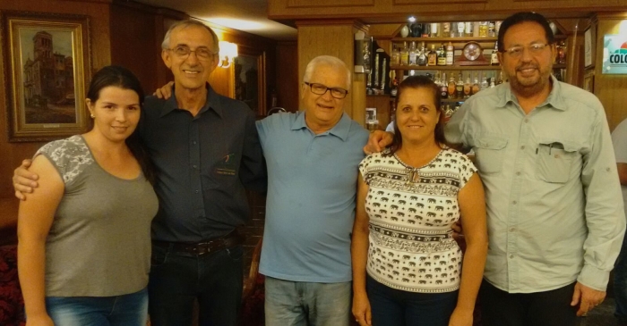 Imagem do dia - João Batista Olivi, Miguel Daoud e o Elmar Floss em Foz do Iguaçu (PR), com Patrícia Bedin e Marta Gasparin