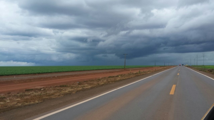 Imagem do dia - Estrada que liga Campo Novo do Parecis a Brasnorte (MT). Enviado por Willane Fernandes