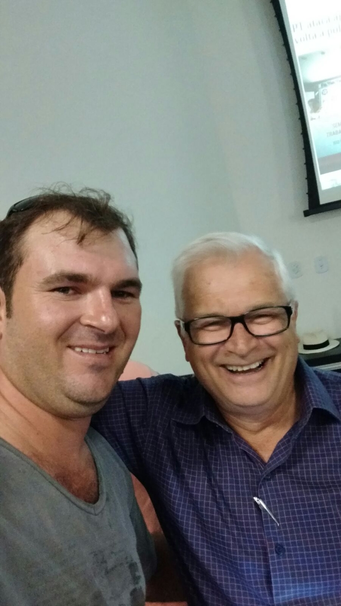 Imagem do dia - Pablo Rodrigo Reckers com João Batista Olivi em Luiz Eduardo Magalhães (BA)