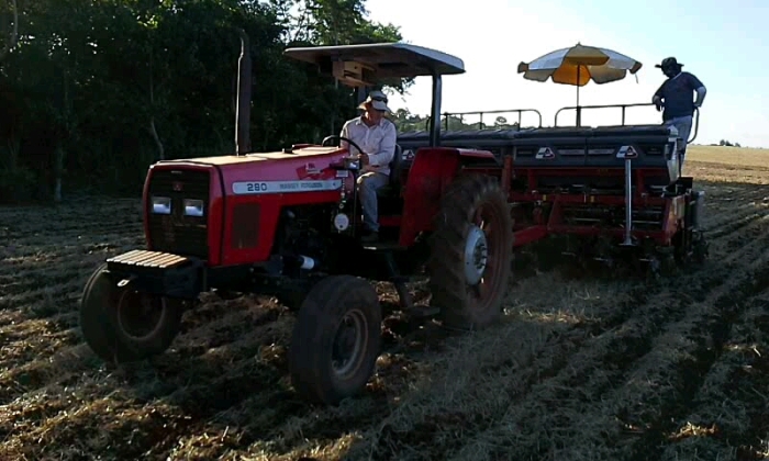 Imagem do dia - Fim do plantio de soja em Pérola do Oeste (PR), do produtor Diego de Conti