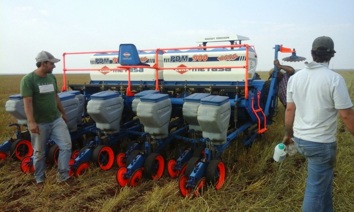 Imagem do dia  - Família Marques de Jesus iniciando plantio de soja em Laguna Carapã (MS). Enviado por Antônio Rodrigues Neto