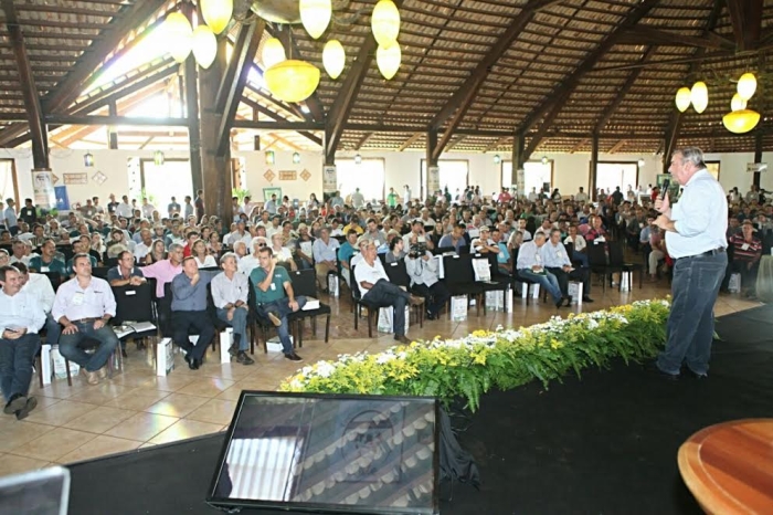 Produtores definem medidas para melhoria da cadeia produtiva de leite - Faeg