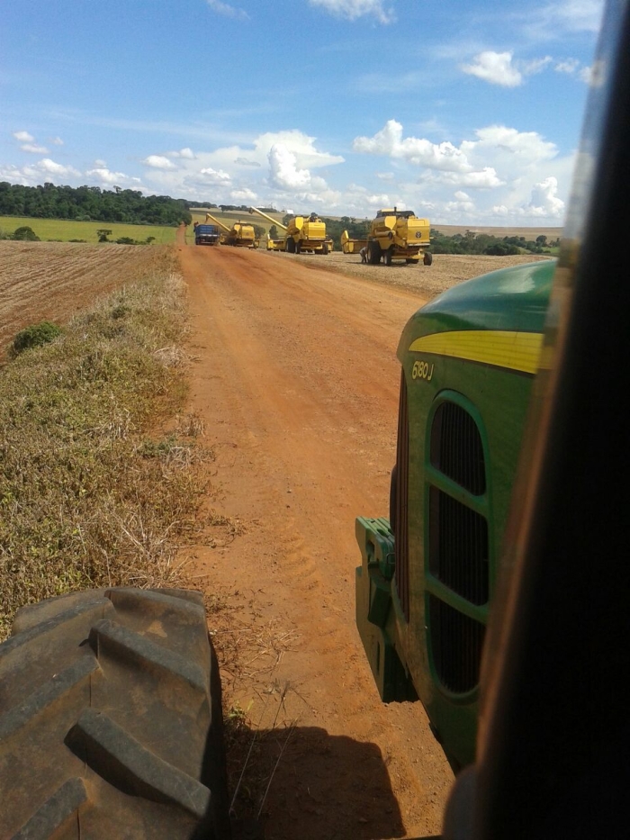 Imagem do dia - Colheita de soja em Ibiporã (PR), do produtor José Alfredo Rossi Vella
