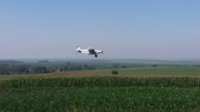 Imagem do dia - Aplicação de fungicida na lavoura de milho em Cruzália (SP), da Família Varolo